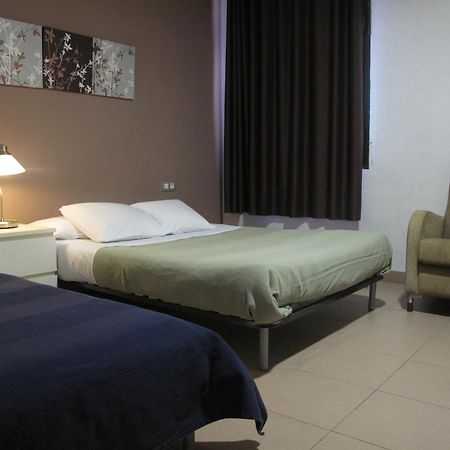Hostal Lk Barcelona Bagian luar foto