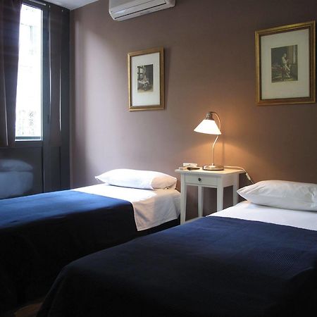 Hostal Lk Barcelona Bagian luar foto