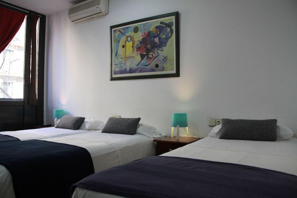 Hostal Lk Barcelona Bagian luar foto