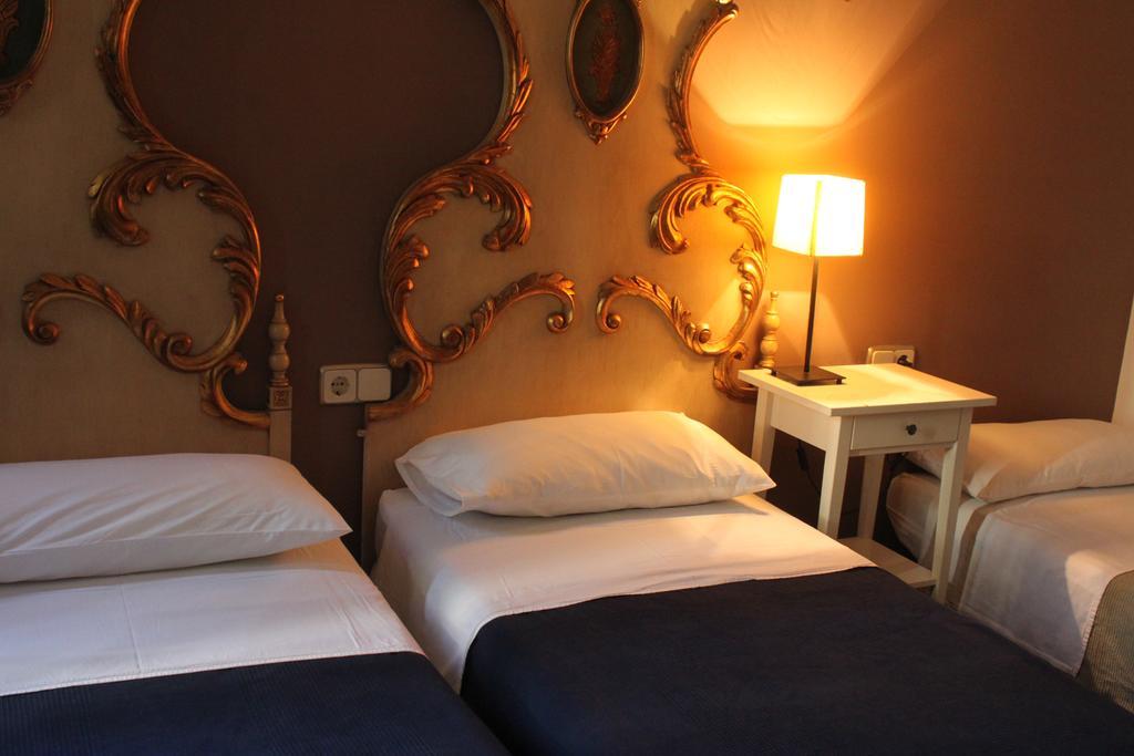 Hostal Lk Barcelona Bagian luar foto