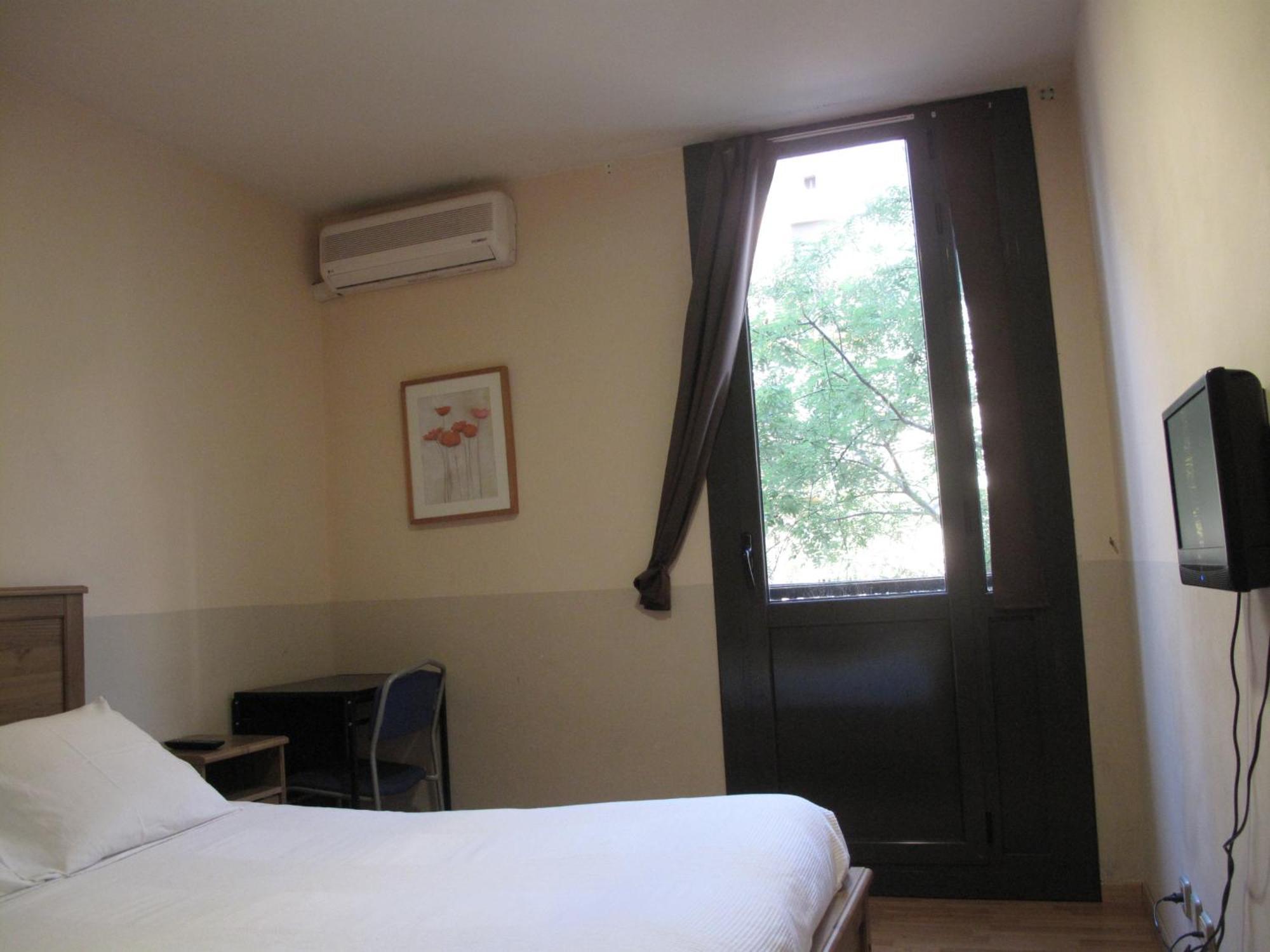 Hostal Lk Barcelona Bagian luar foto