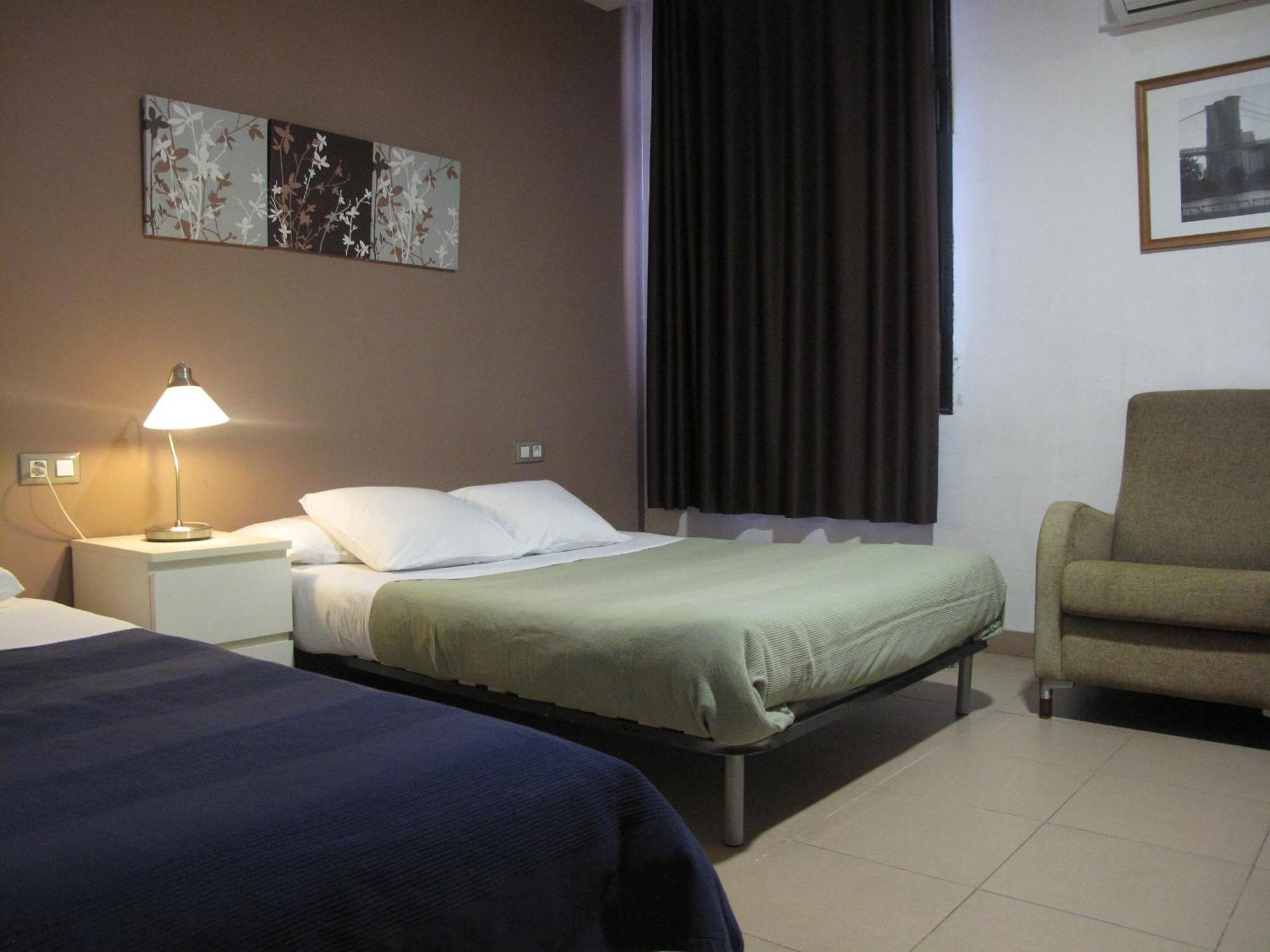 Hostal Lk Barcelona Bagian luar foto