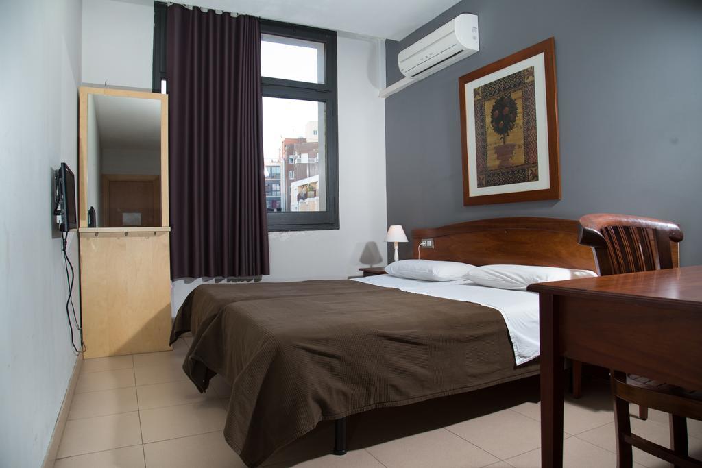Hostal Lk Barcelona Bagian luar foto