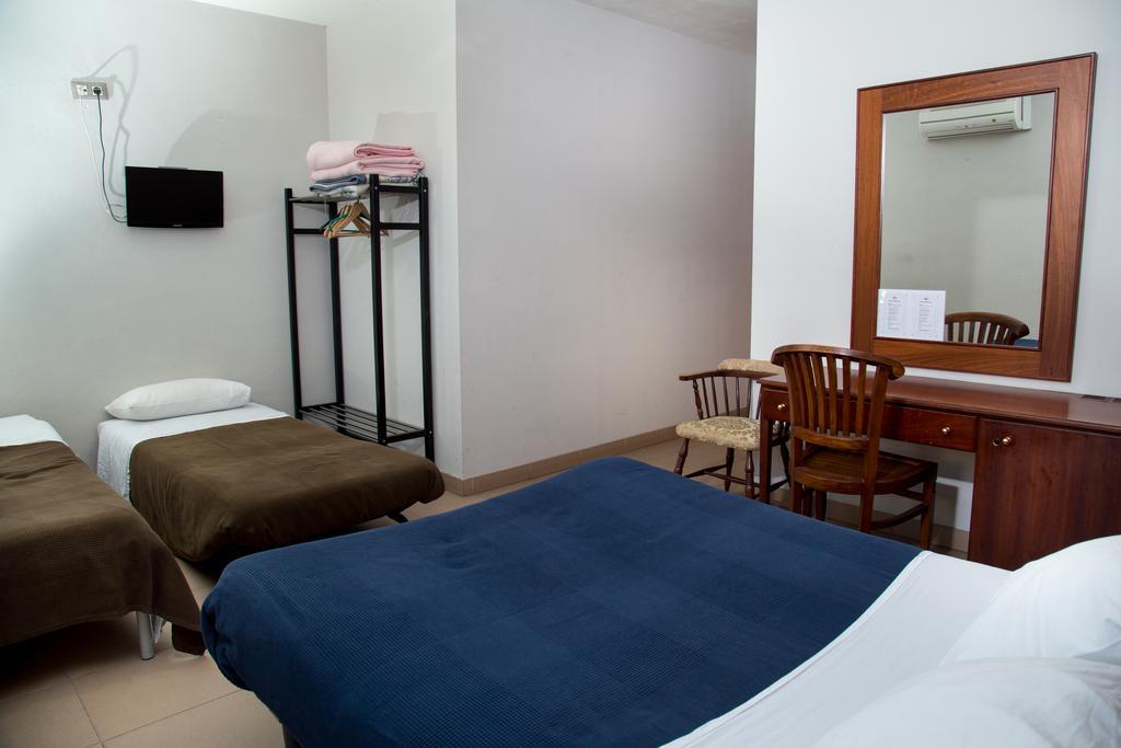 Hostal Lk Barcelona Bagian luar foto
