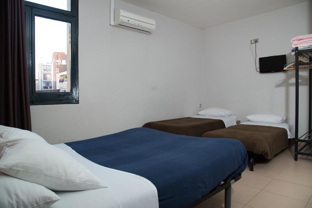 Hostal Lk Barcelona Bagian luar foto