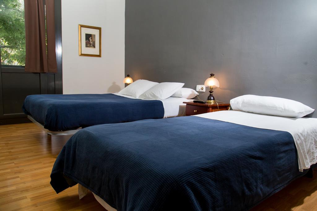 Hostal Lk Barcelona Bagian luar foto