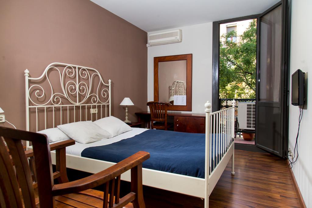 Hostal Lk Barcelona Bagian luar foto