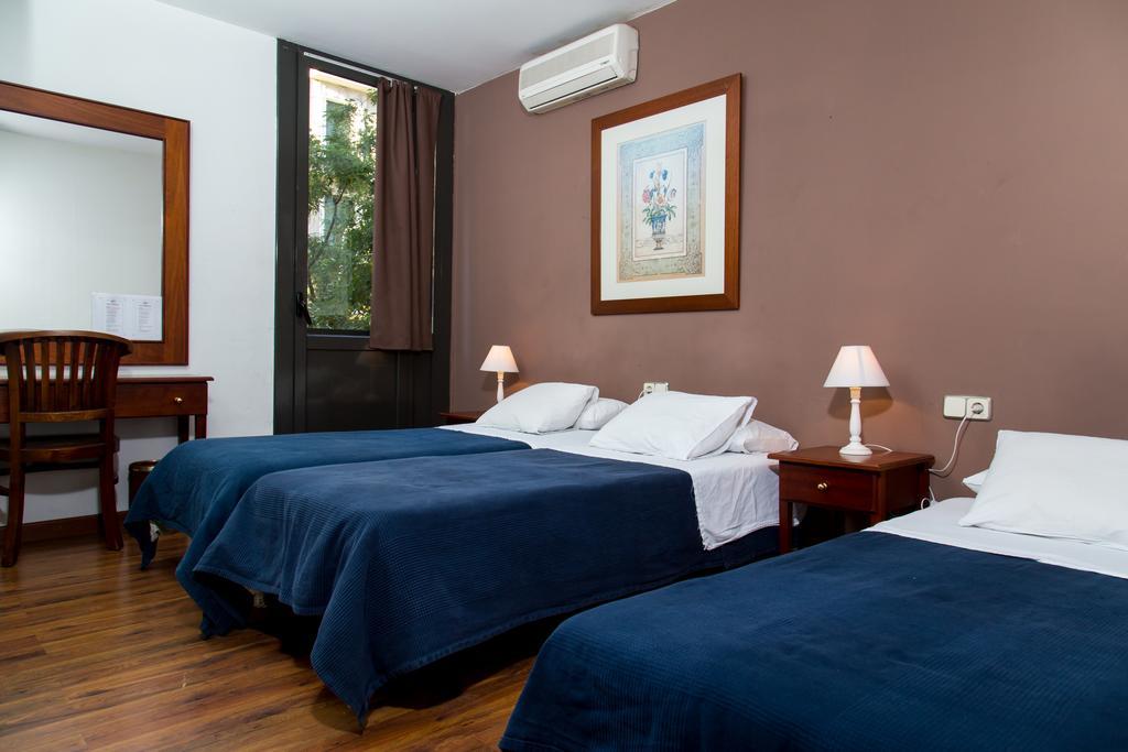 Hostal Lk Barcelona Bagian luar foto
