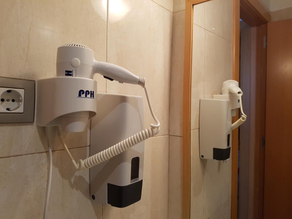 Hostal Lk Barcelona Bagian luar foto