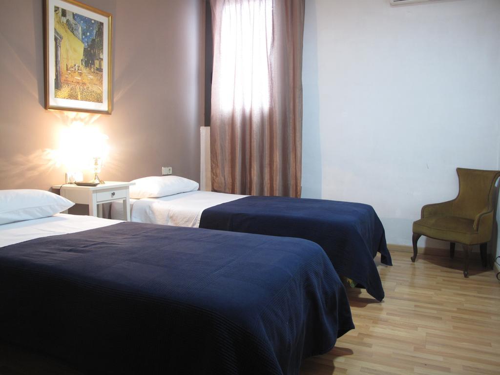 Hostal Lk Barcelona Bagian luar foto