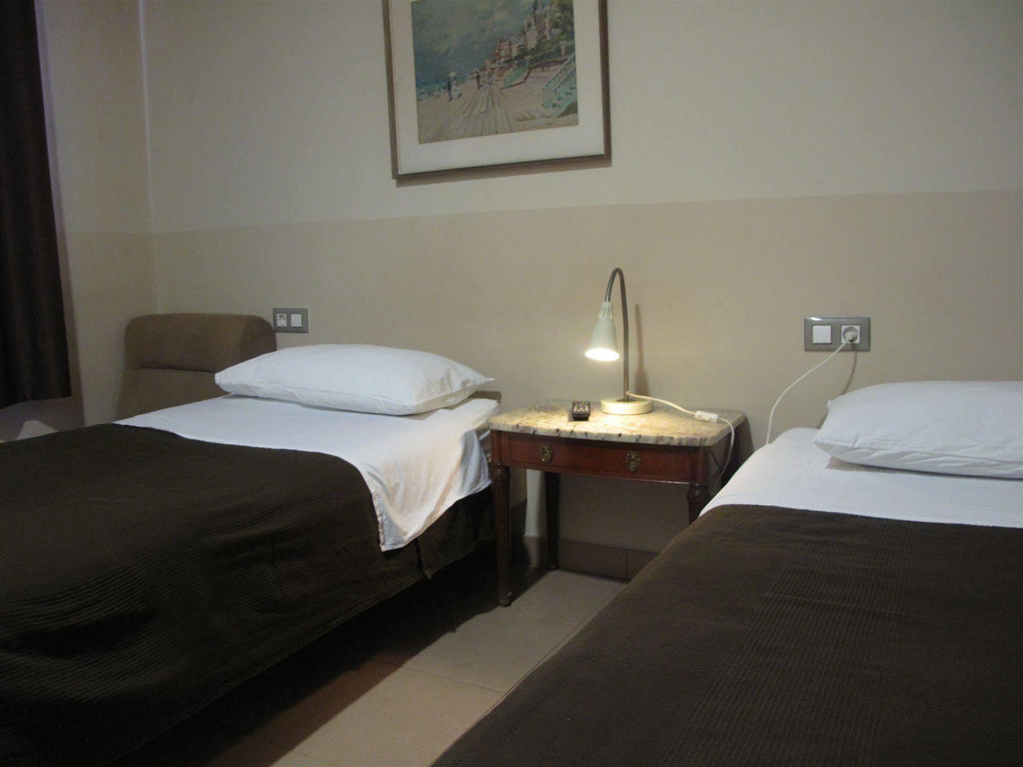 Hostal Lk Barcelona Bagian luar foto