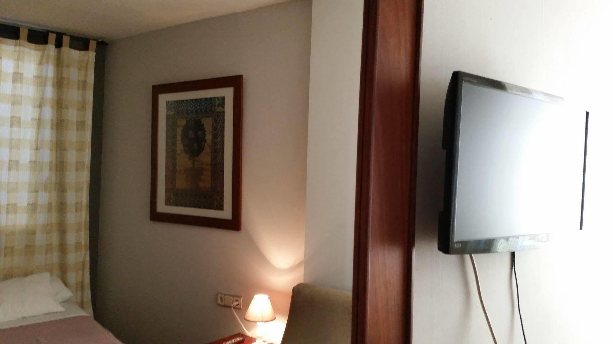 Hostal Lk Barcelona Bagian luar foto