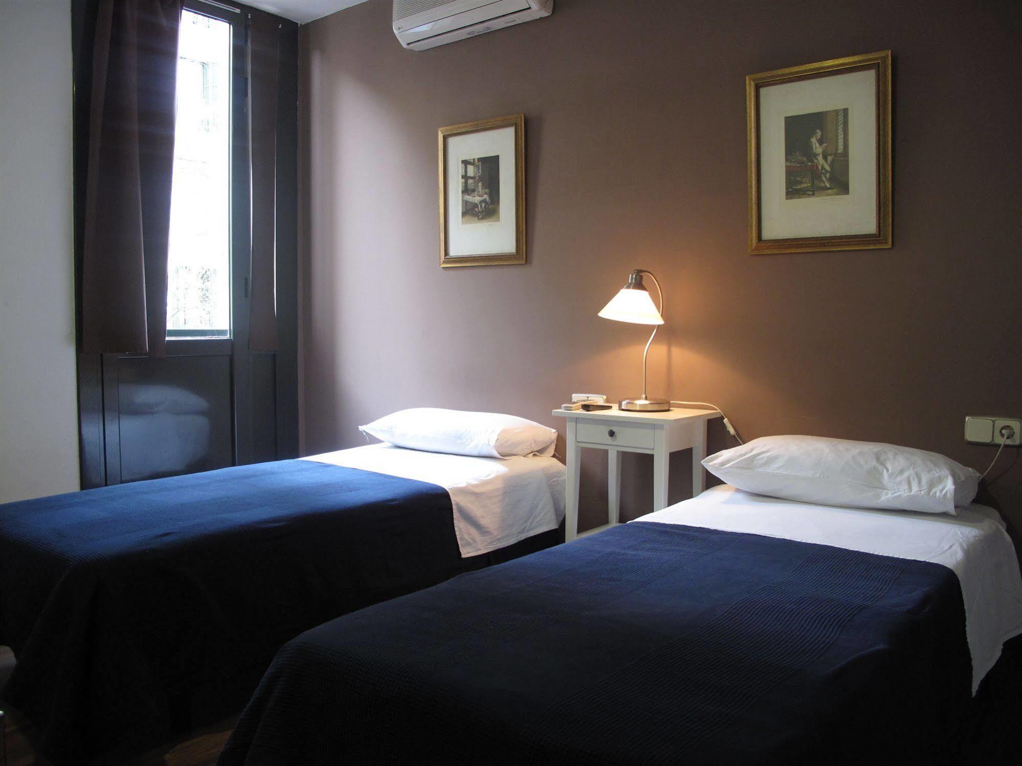 Hostal Lk Barcelona Bagian luar foto