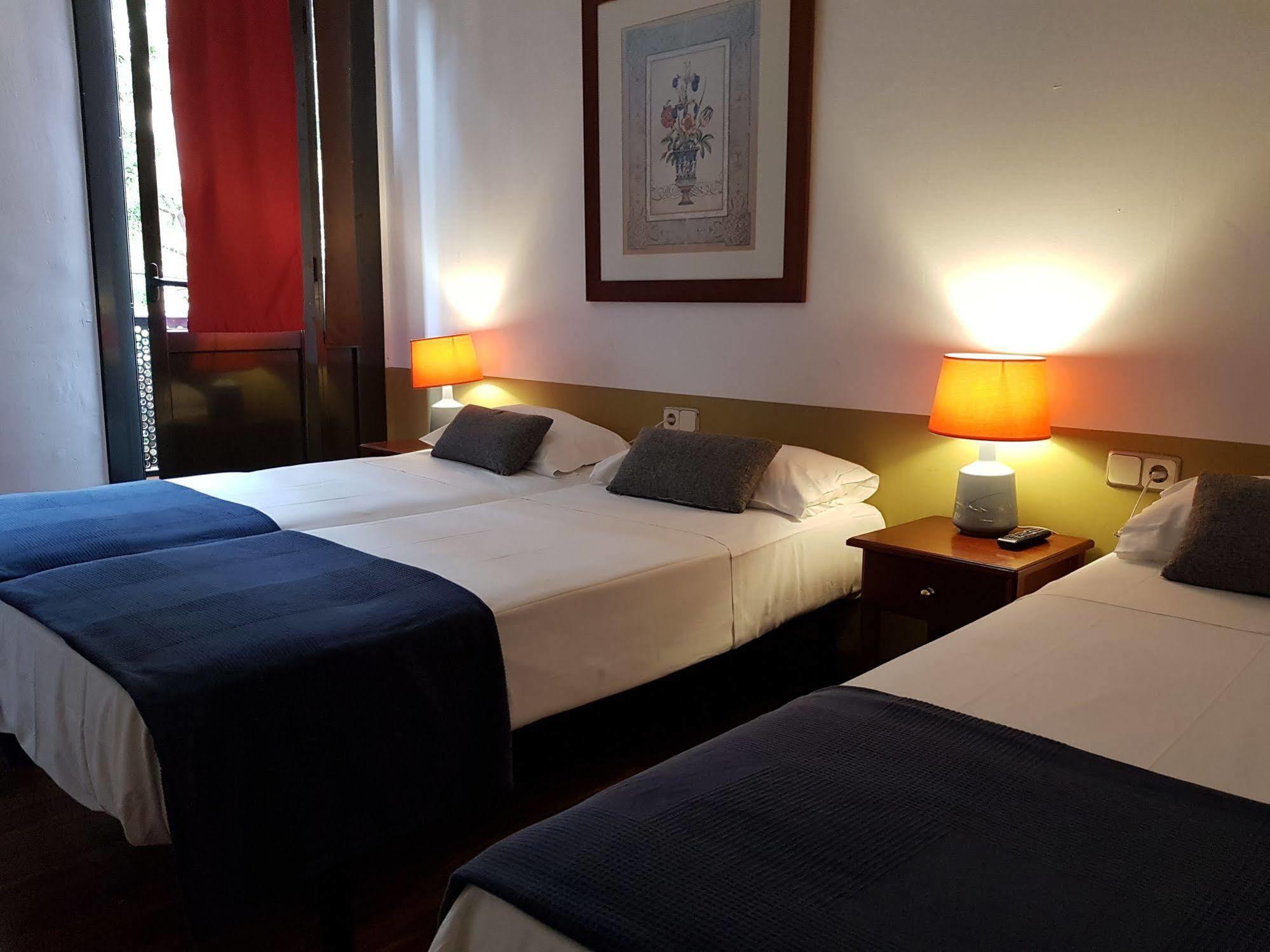 Hostal Lk Barcelona Bagian luar foto