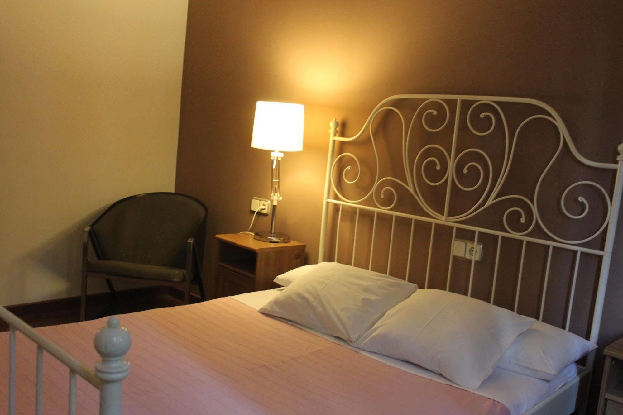 Hostal Lk Barcelona Bagian luar foto