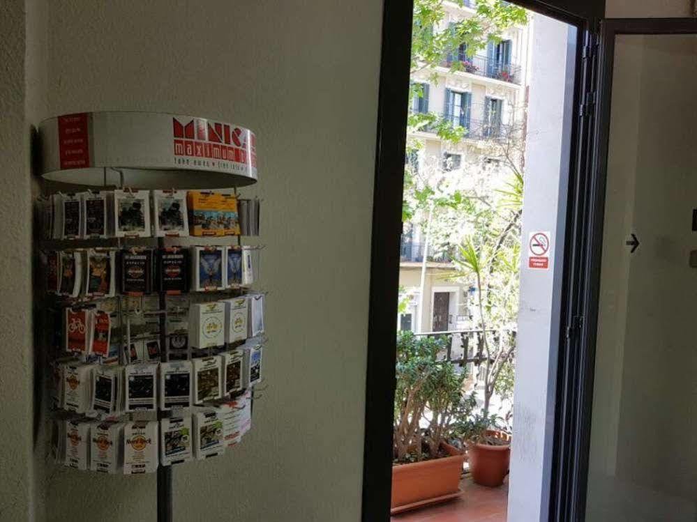 Hostal Lk Barcelona Bagian luar foto